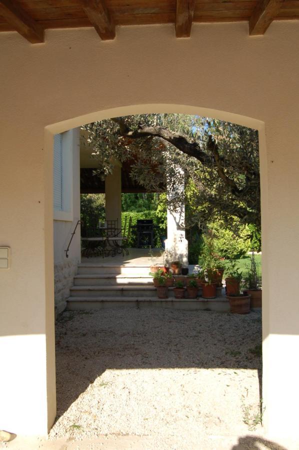La Goutadou Bed & Breakfast Cabannes Exterior photo